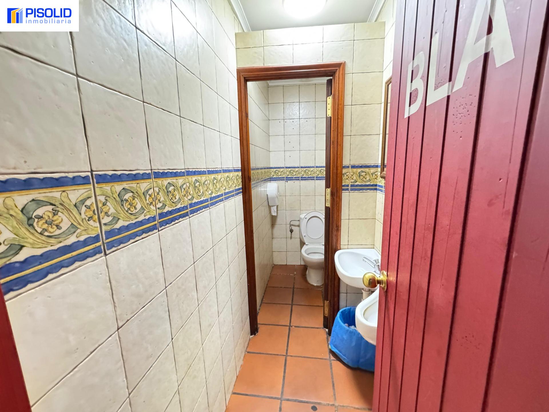 Miniatura 11 de  Local en alquiler en Calle Paraíso